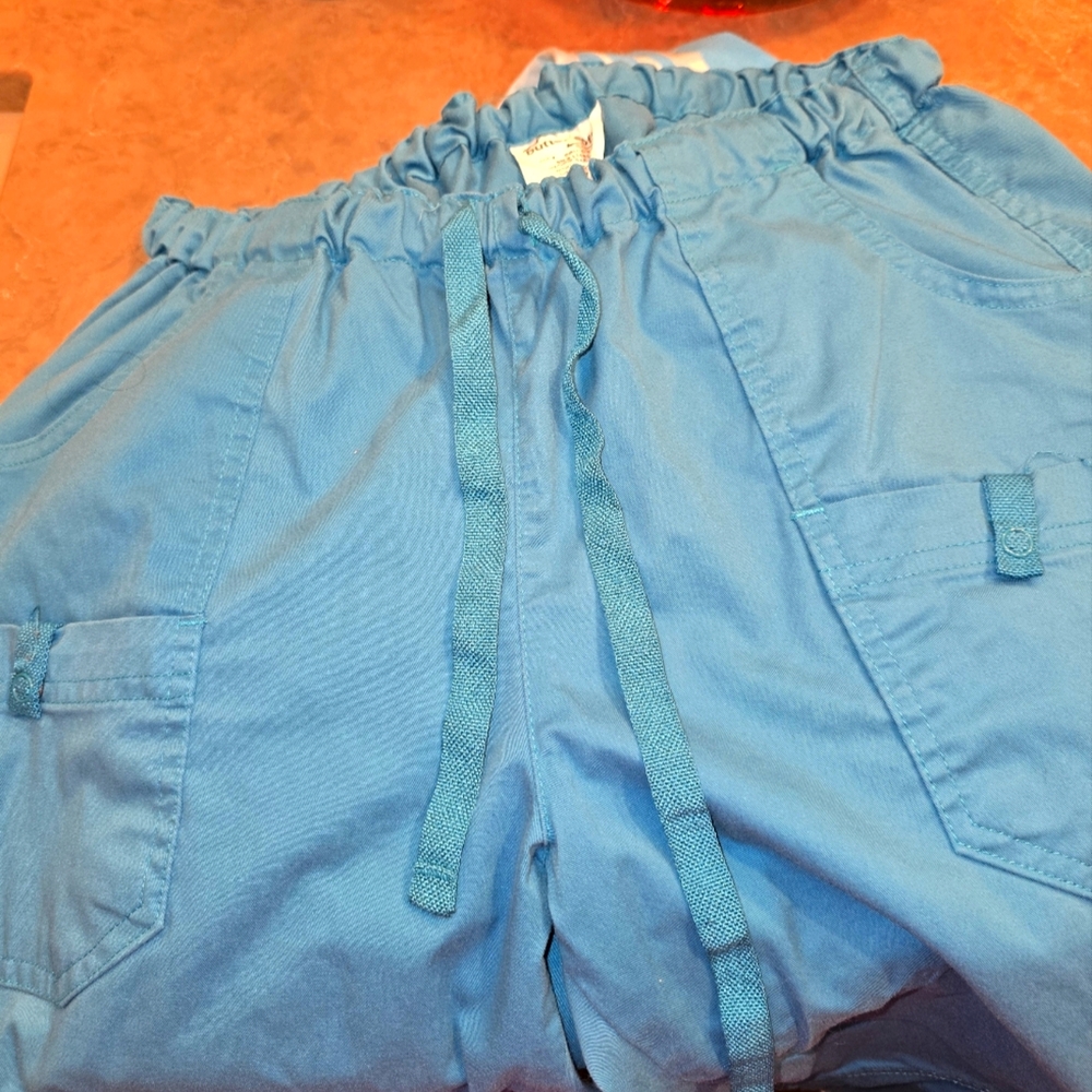 UA scrub pants MED